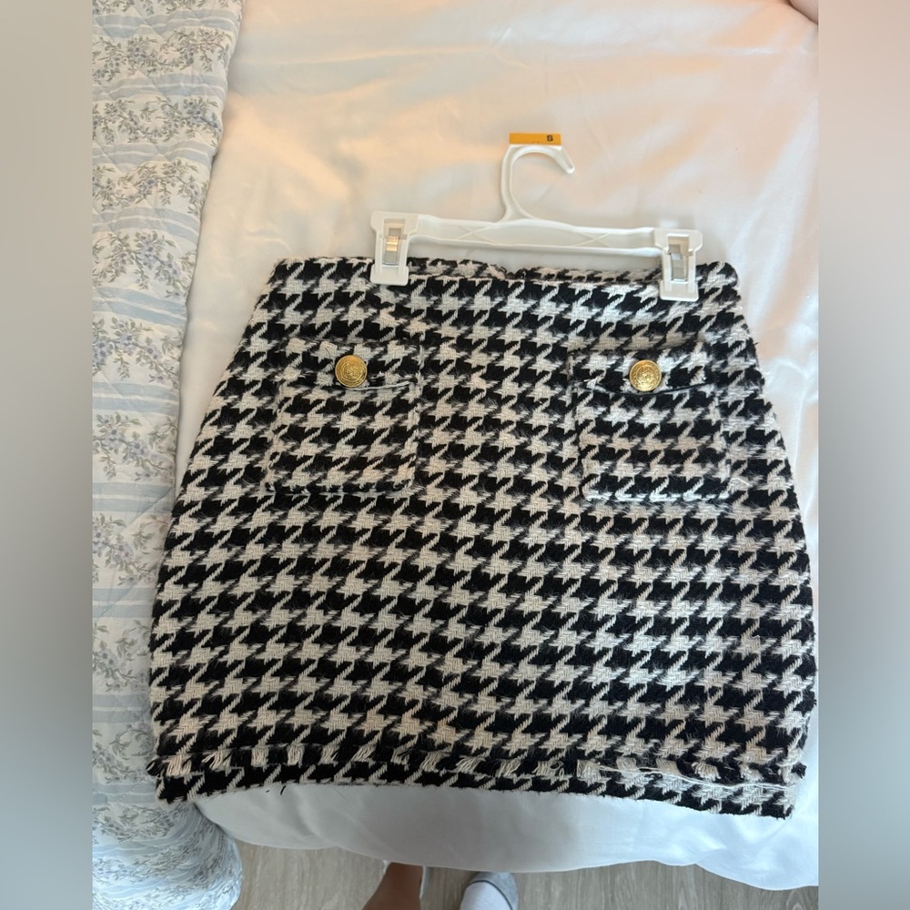 Houndstooth skirt